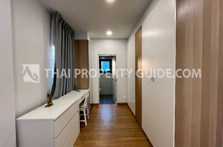 House with Shared Pool in Bangnatrad 